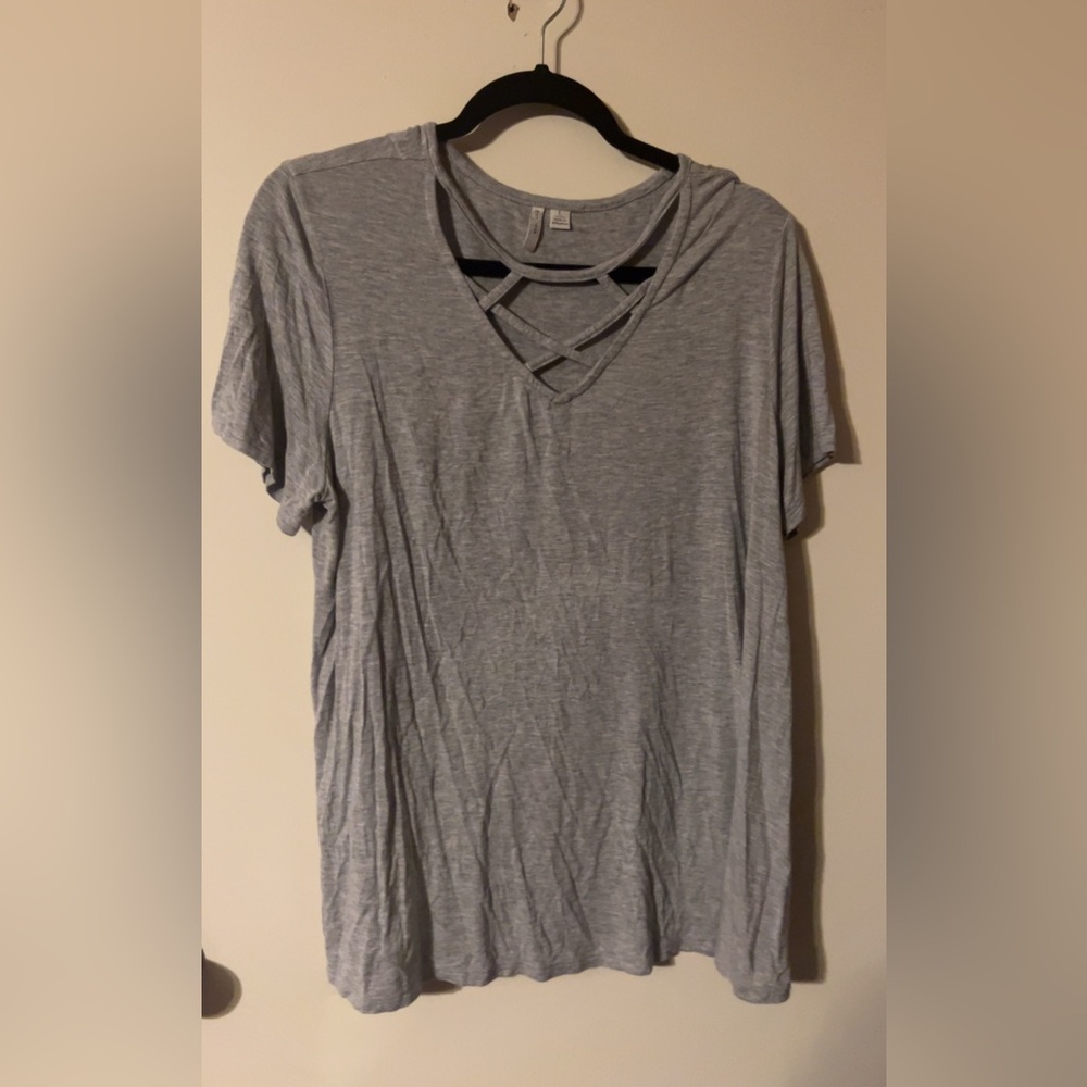 Women's Crisscross V-Neck Short Sleeve Top - Gray